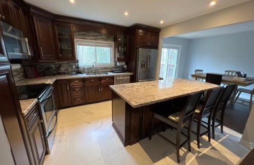 Innisfil House | Hot Tub BANYA Sauna True Cottage experience