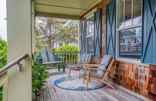 Nelscott House | Hot Tub, BBQ, Media Room, 3 King Tempur-Pedic beds, High End Appliances