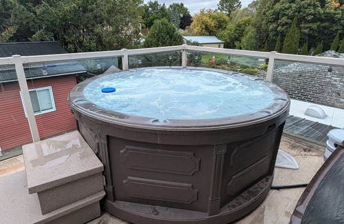 Peterborough House | Hot Tub, BBQ Station, Golf Simulator