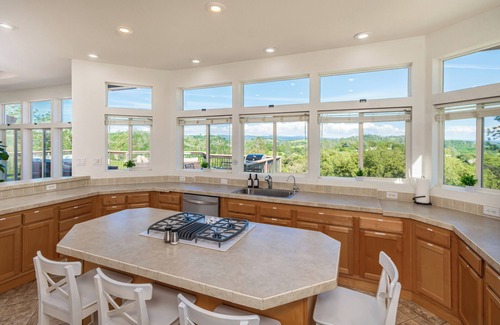 Cool House | Hot Tub - BBQ - Pool Table - Mountain View - Close to Wedding Venues