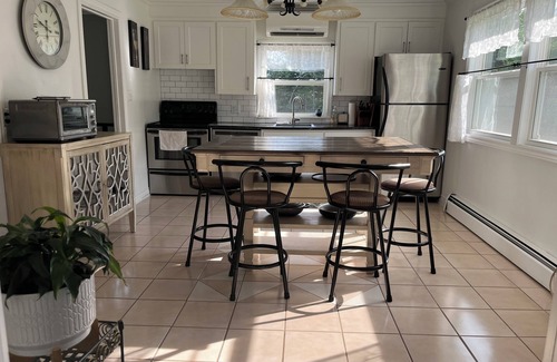 Grand Tracadie House | HOT TUB, BEACH 2 MINS, SEAFOOD, TRAILS, GOLF COURSES, DALVAY, DRIVE-IN THEATRE