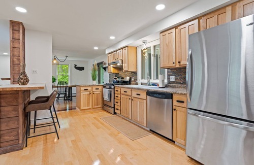 Kennebunk House | Hot tub, big PATIO private yard, fire pit, 1mile to beaches and shops/dining.