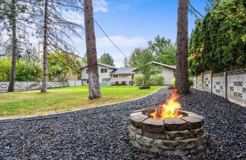 Spokane House | Hot Tub Blackstone Fire Pit Ping Pong River