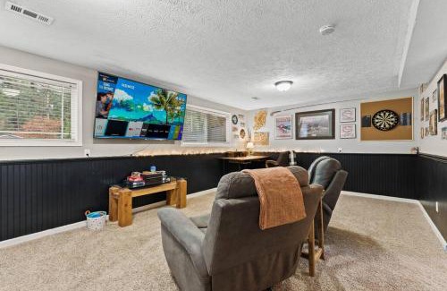 Spokane House | Hot Tub Blackstone Fire Pit Ping Pong River