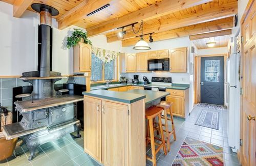 Saint Albans House | Hot Tub & Boat Dock: Waterfront Maine Retreat!