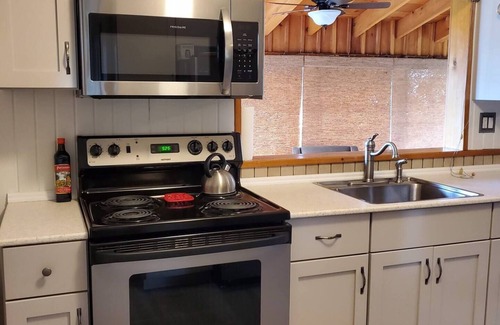 Confluence House | Hot Tub! Book Now for Spring and Summer!