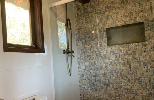 Conceicao do Ibitipoca Ski Chalet | Hot tub and a unique view of the Arraial and the Park within the Alto da Colina Reserve