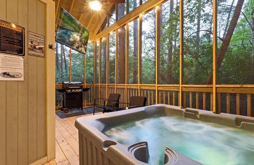 Sautee Nacoochee Cabin | Hot Tub Cabin – Near Helen, Tubing, & Trails