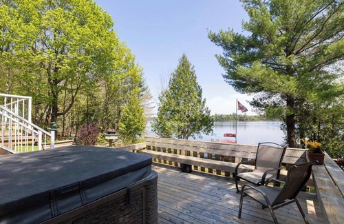 Baysville Cottage | Hot Tub, Canoe, FirePit&Fireplace, WiFi, Dog Friendly, 5 Mins to Baysville