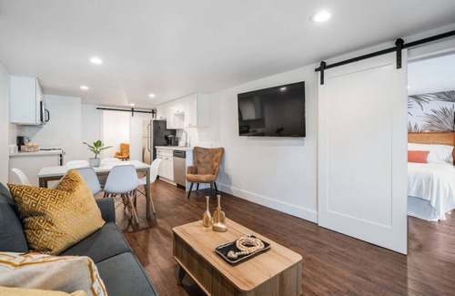 Greenwood House | Hot Tub, Central Location, Stylish, 2BR/1BA