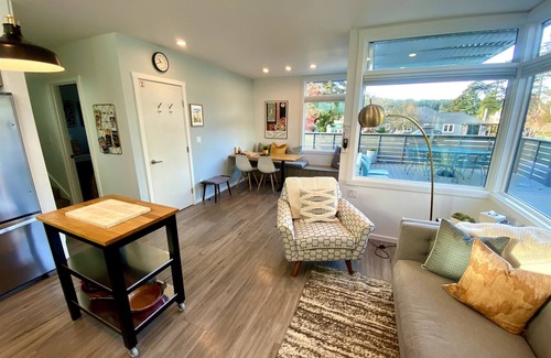 Eastsound House | Hot Tub/Central/Modern/Well Appointed/Immaculate
