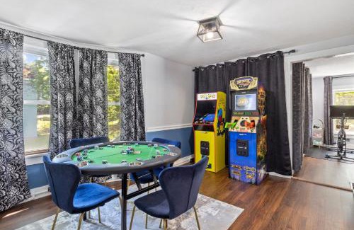 Ithaca House | Hot Tub! Close to Cornell, Ithaca College, Commons!