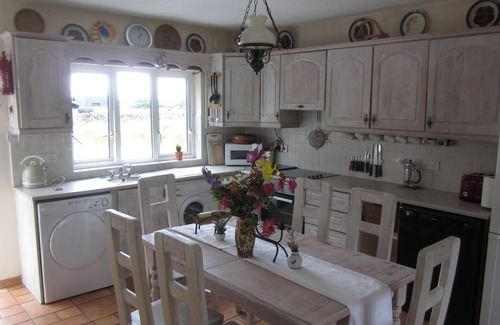 Galway Cottage | Hot Tub Cottage near Sea and Golf with Table Tennis, Badminton.