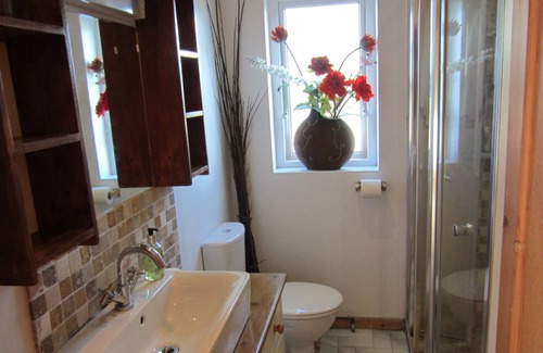 Galway Cottage | Hot Tub Cottage near Sea and Golf with Table Tennis, Badminton.