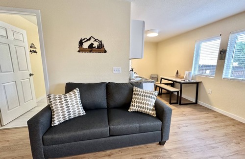 Central Colorado Springs House | Hot Tub Cozy Cottage in Colorado Springs