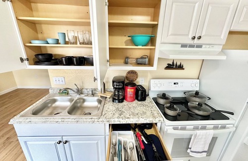 Central Colorado Springs House | Hot Tub Cozy Cottage in Colorado Springs
