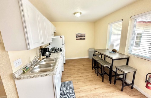 Central Colorado Springs House | Hot Tub Cozy Cottage in Colorado Springs