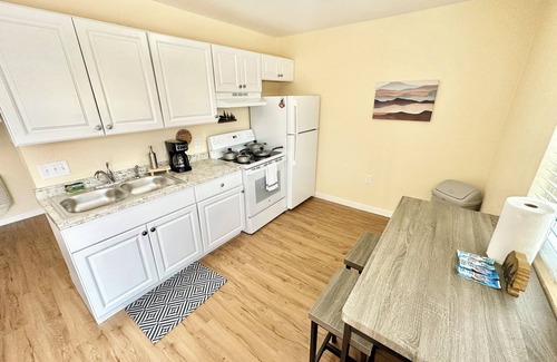 Central Colorado Springs House | Hot Tub Cozy Cottage in Colorado Springs