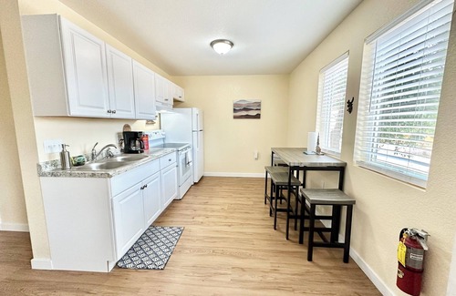 Central Colorado Springs House | Hot Tub Cozy Cottage in Colorado Springs