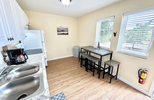 Central Colorado Springs House | Hot Tub Cozy Cottage in Colorado Springs