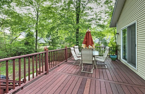 Union Pier Cottage | Hot Tub, Deck & Backyard: Cozy Union Pier House!