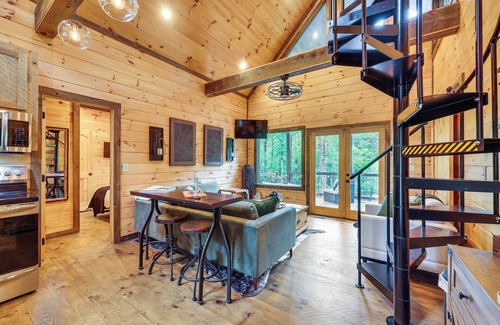 McCaysville Cabin | Hot Tub & Deck: Riverfront McCaysville Cabin!