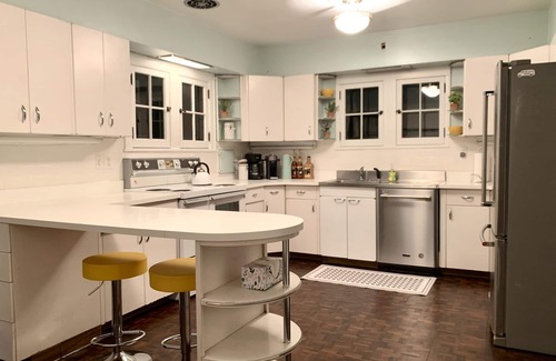 South Bend House | HOT TUB | Decked Out Oasis | Nespresso Coffee Bar