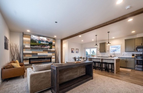 Kanab House | Hot Tub Desert Tracks Family Getaway