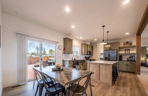 Kanab House | Hot Tub Desert Tracks Family Getaway