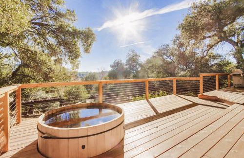 Julian Villa | Hot tub Disney train track in Julian amazing views