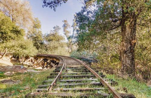 Julian Villa | Hot tub Disney train track in Julian amazing views