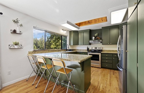 Twain Harte House | Hot Tub Dog Friendly A/C EVChgr Views GmRm KingBds NoStairEntry