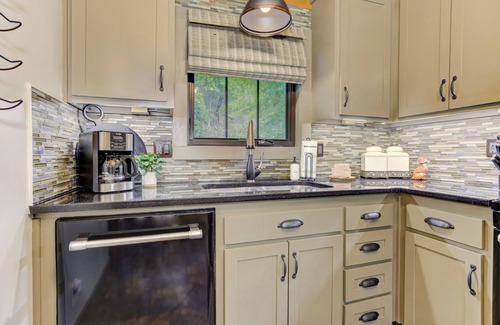 Dial House | Hot Tub Downtime, Fireside Sips, S'mores Galore & Nearby Activities - River Cottage of Blue Ridge