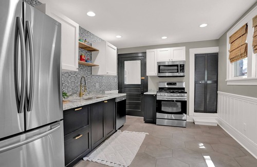 Franklin House | Hot Tub-Downtown Franklin-Sleeps 7