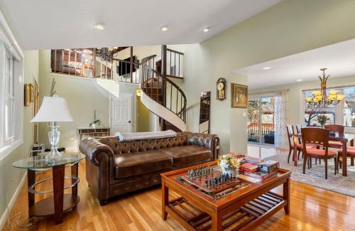 Marblehead House | Hot Tub, Electric Bikes, Solo Stove, Projector, Smores