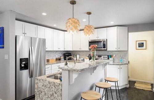 South Westminster House | Hot Tub, Entertainers Lounge, 6 bedrooms - Denver's Beer Inspired BnB