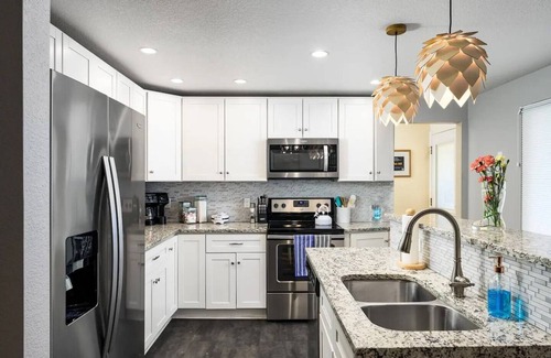 South Westminster House | Hot Tub, Entertainers Lounge, 6 bedrooms - Denver's Beer Inspired BnB