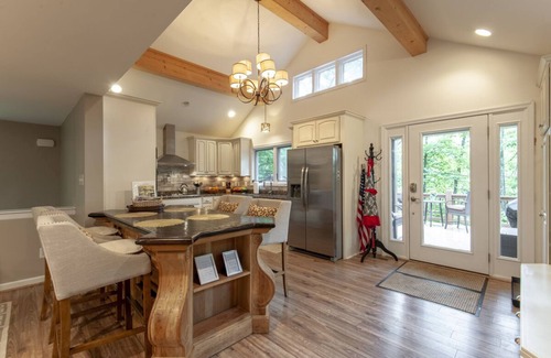 Roseland House | Hot Tub EV Charger Pool Dog OK Grill Tennis Hiking