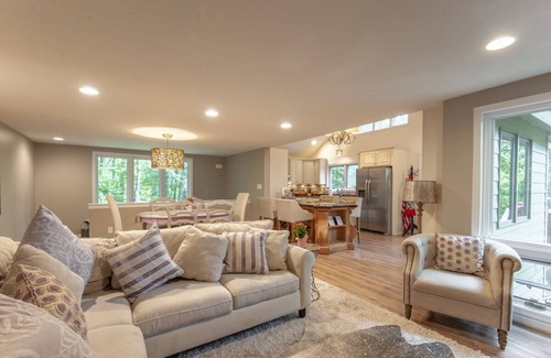 Roseland House | Hot Tub EV Charger Pool Dog OK Grill Tennis Hiking