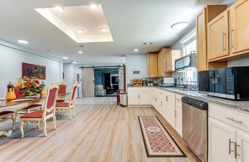 Denison House | Hot Tub & Fenced Yard: Dog-Friendly Gem in Denison