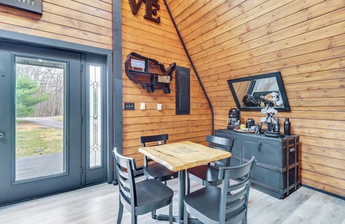 Mount Pocahontas Cabin | Hot Tub & Fire Pits: Albrightsville A-Frame Cabin