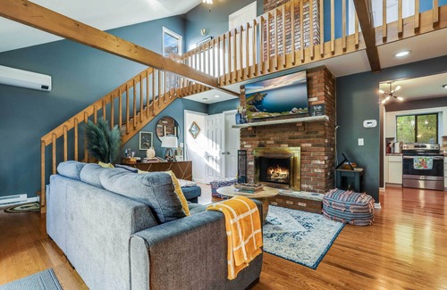 Long Pond Cabin | Hot Tub, Fire Pit & Barrel Sauna: Poconos Abode