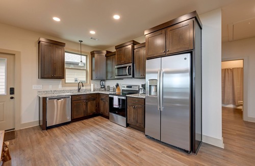 Franklin Cabin | Hot Tub & Fire Pit: Blue Ridge Mtn Cabin!