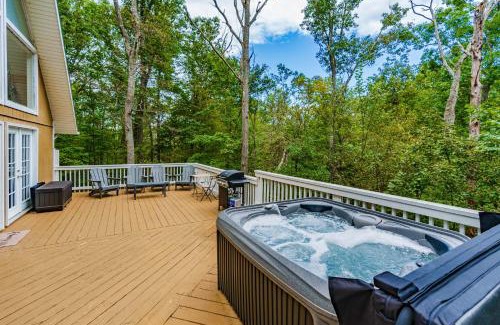 Ridgeway Ski Chalet | Hot Tub, Fire Pit, Deck, Grill, WiFi, Dog-Friendly