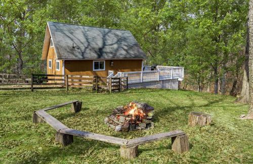 Ridgeway Ski Chalet | Hot Tub, Fire Pit, Deck, Grill, WiFi, Dog-Friendly