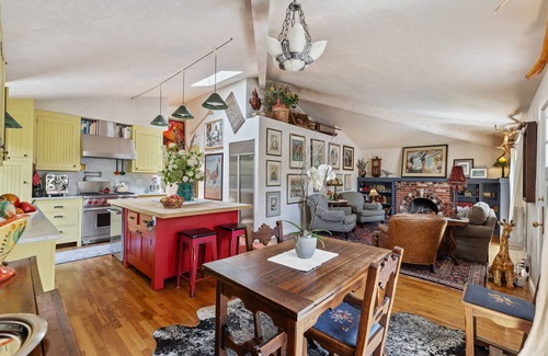 St. Helena House | Hot Tub, Fire Pit, EV Charger. Unwind π· at Our Cozy Retreat.
