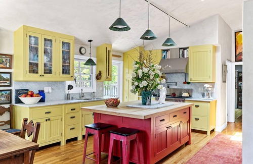 St. Helena House | Hot Tub, Fire Pit, EV Charger. Unwind π· at Our Cozy Retreat.