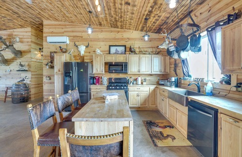 Fedora Cabin | Hot Tub & Fire Pit: Family Retreat in South Dakota