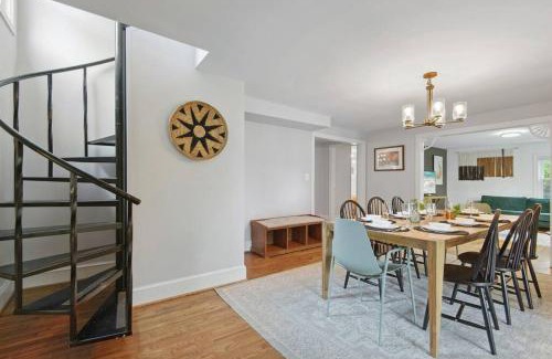 Boyce House | Hot Tub - Fire Pit - Fast Wi-Fi - Pet Friendly - Wine Country Escape
