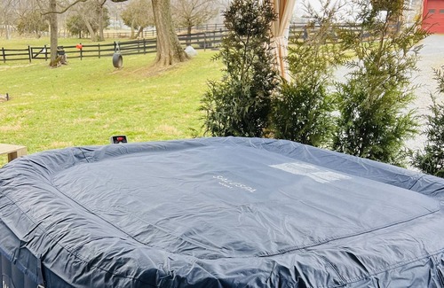 Keedysville Other | Hot Tub/Fire Pit/Grill/Balcony/Large Porch/Summertime Pool/Ask About Events